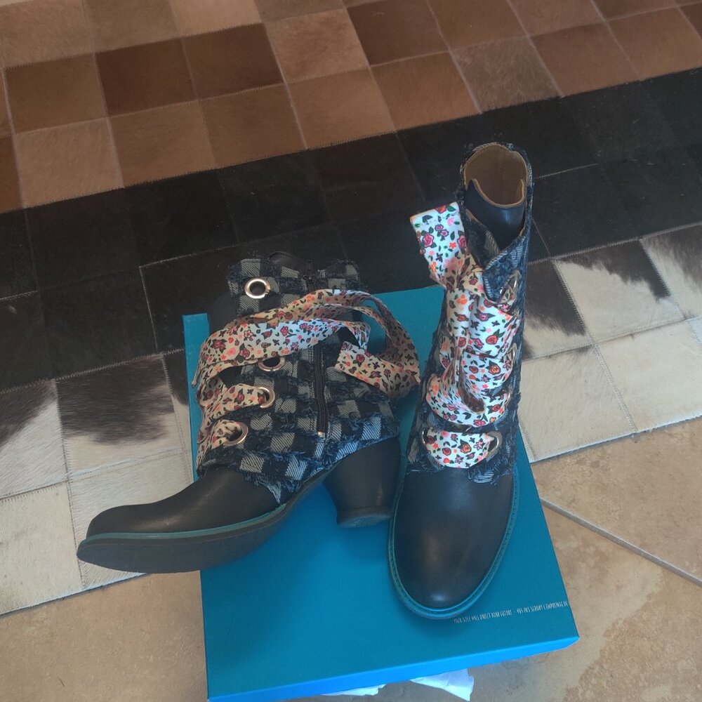 John Fluevog Gladstone style Boots size 13 W 11 M New